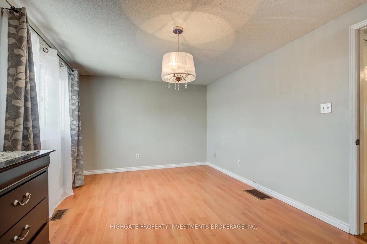 Photo 18 of 913 Dyer Court, Oshawa, Pinecrest — HOMEH