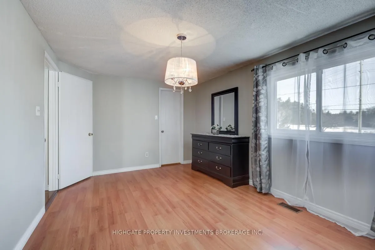 Photo 19 of 913 Dyer Court, Oshawa, Pinecrest — HOMEH