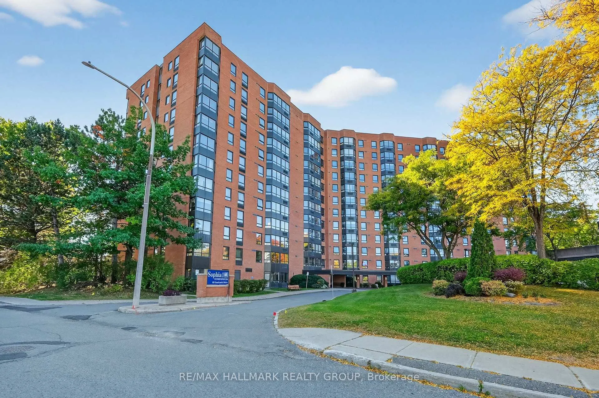 Photo 2 of 80 Sandcastle Drive, Ottawa, Leslie Park — HOMEH
