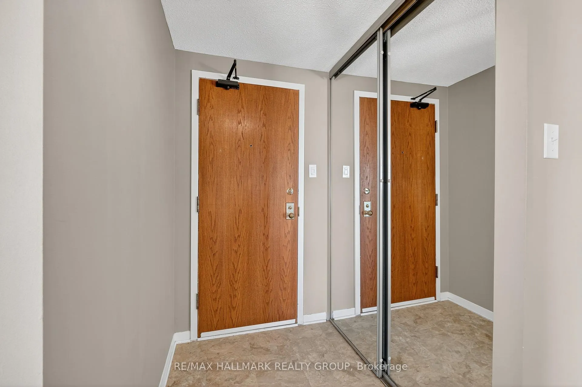 Photo 6 of 80 Sandcastle Drive, Ottawa, Leslie Park — HOMEH