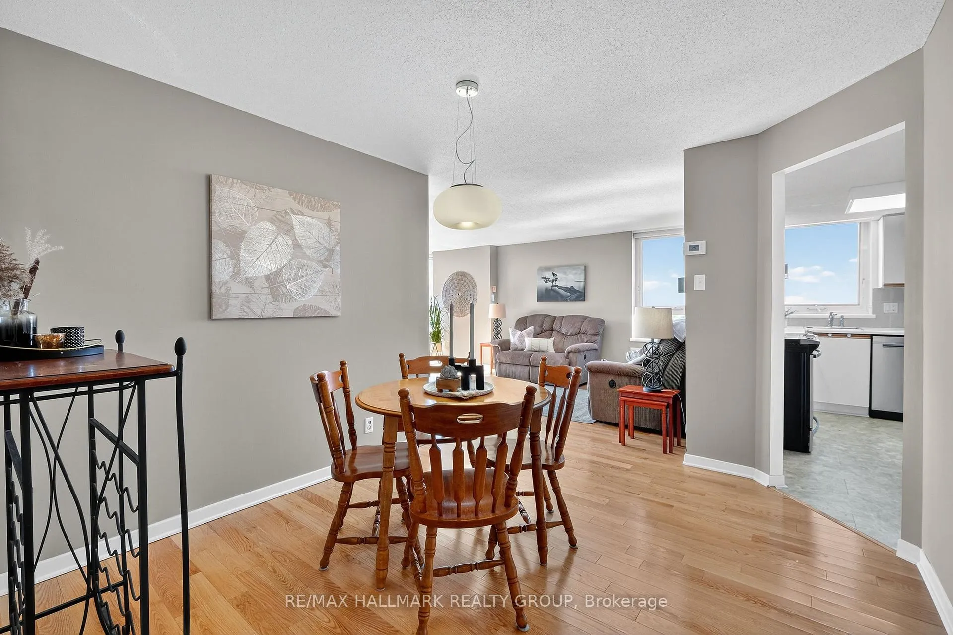 Photo 8 of 80 Sandcastle Drive, Ottawa, Leslie Park — HOMEH