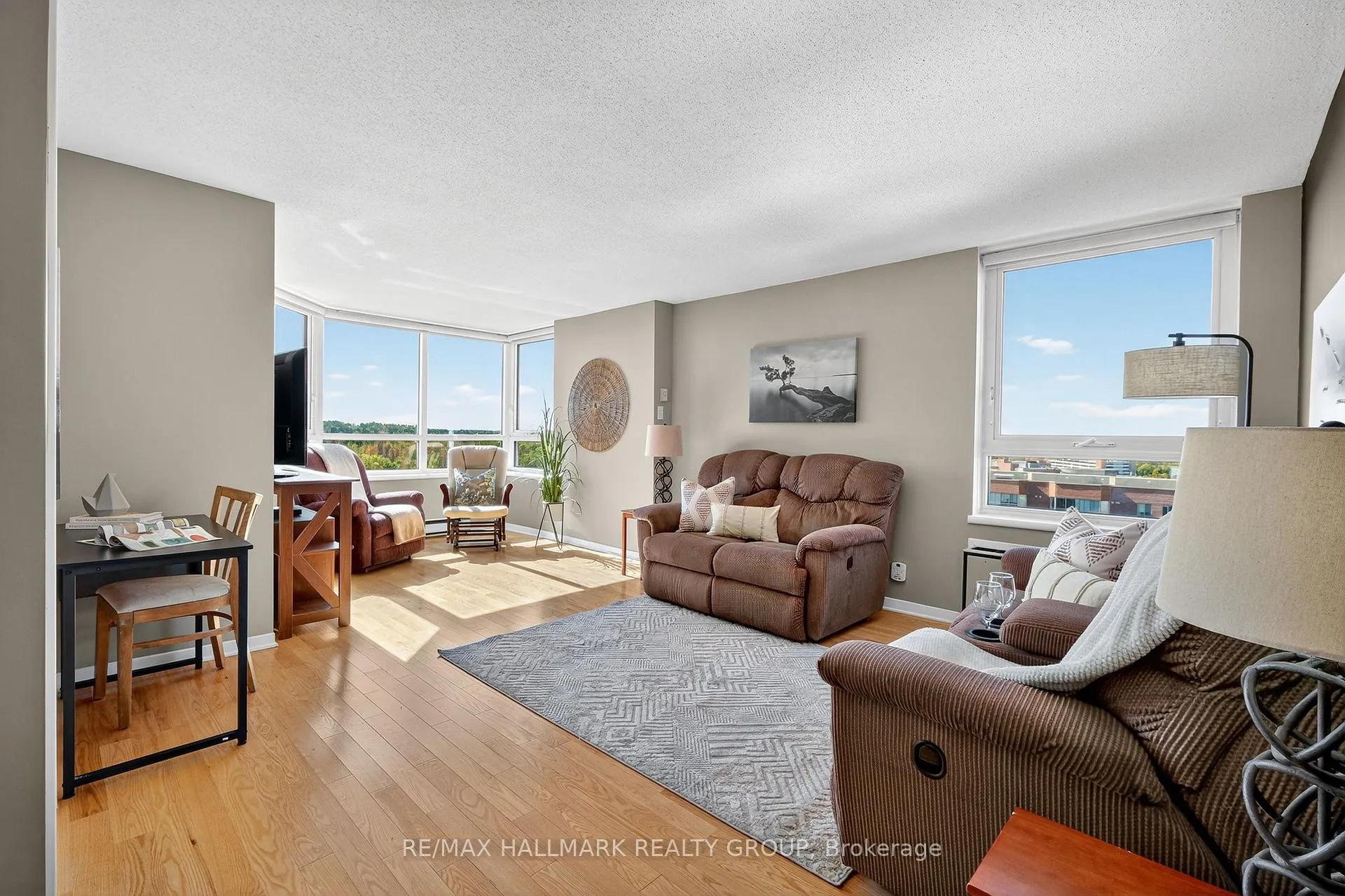 Photo 10 of 80 Sandcastle Drive, Ottawa, Leslie Park — HOMEH