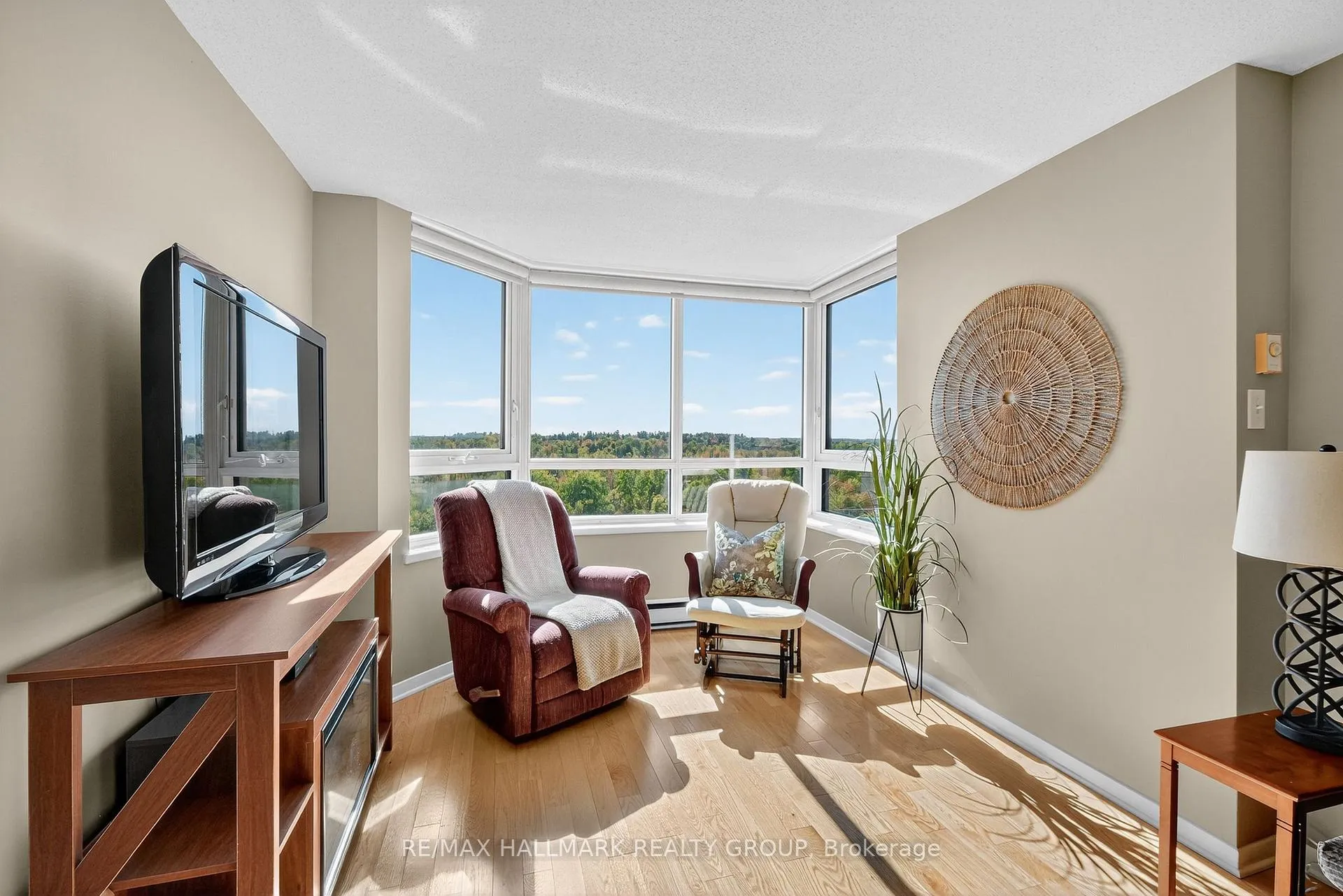 Photo 13 of 80 Sandcastle Drive, Ottawa, Leslie Park — HOMEH