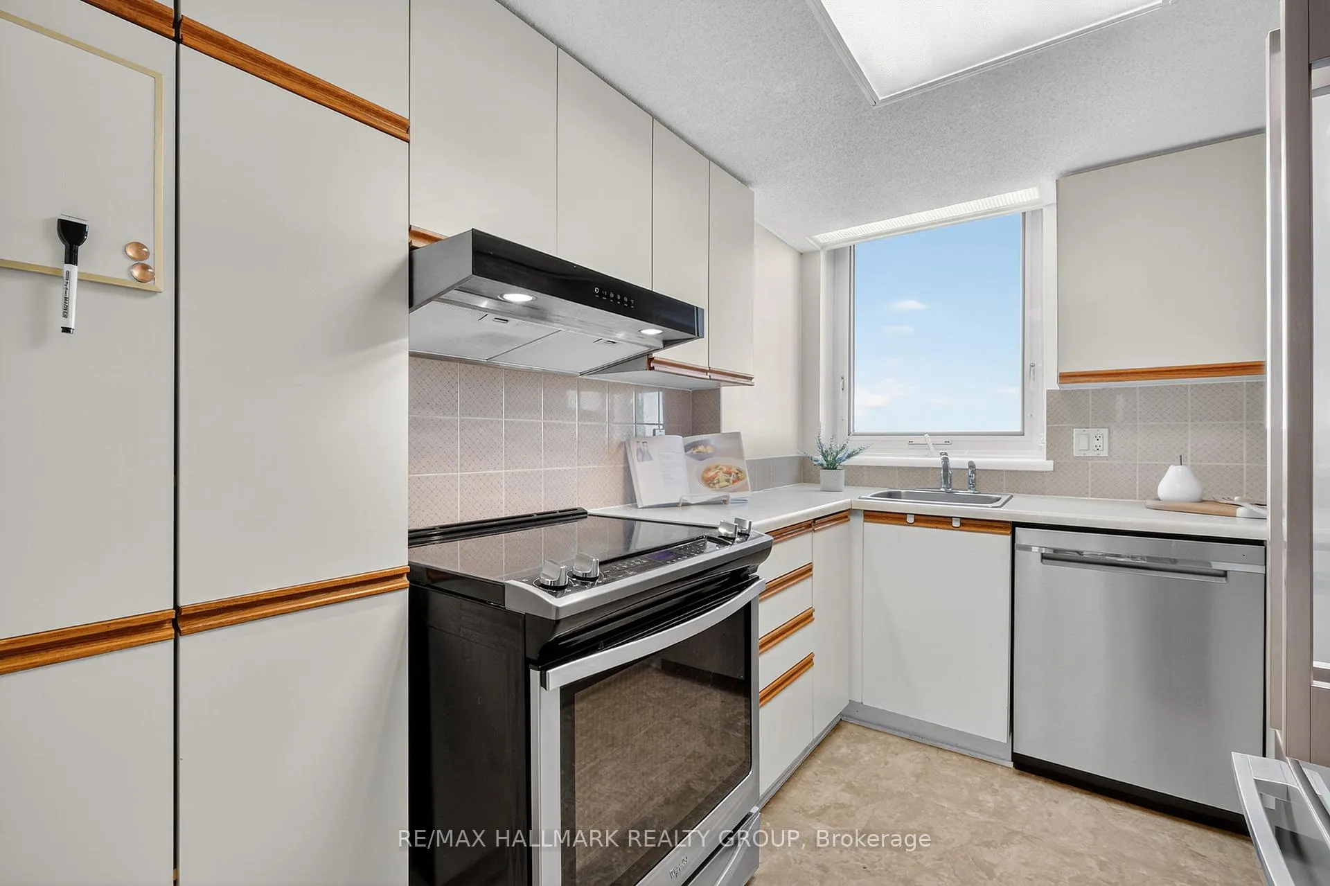 Photo 21 of 80 Sandcastle Drive, Ottawa, Leslie Park — HOMEH