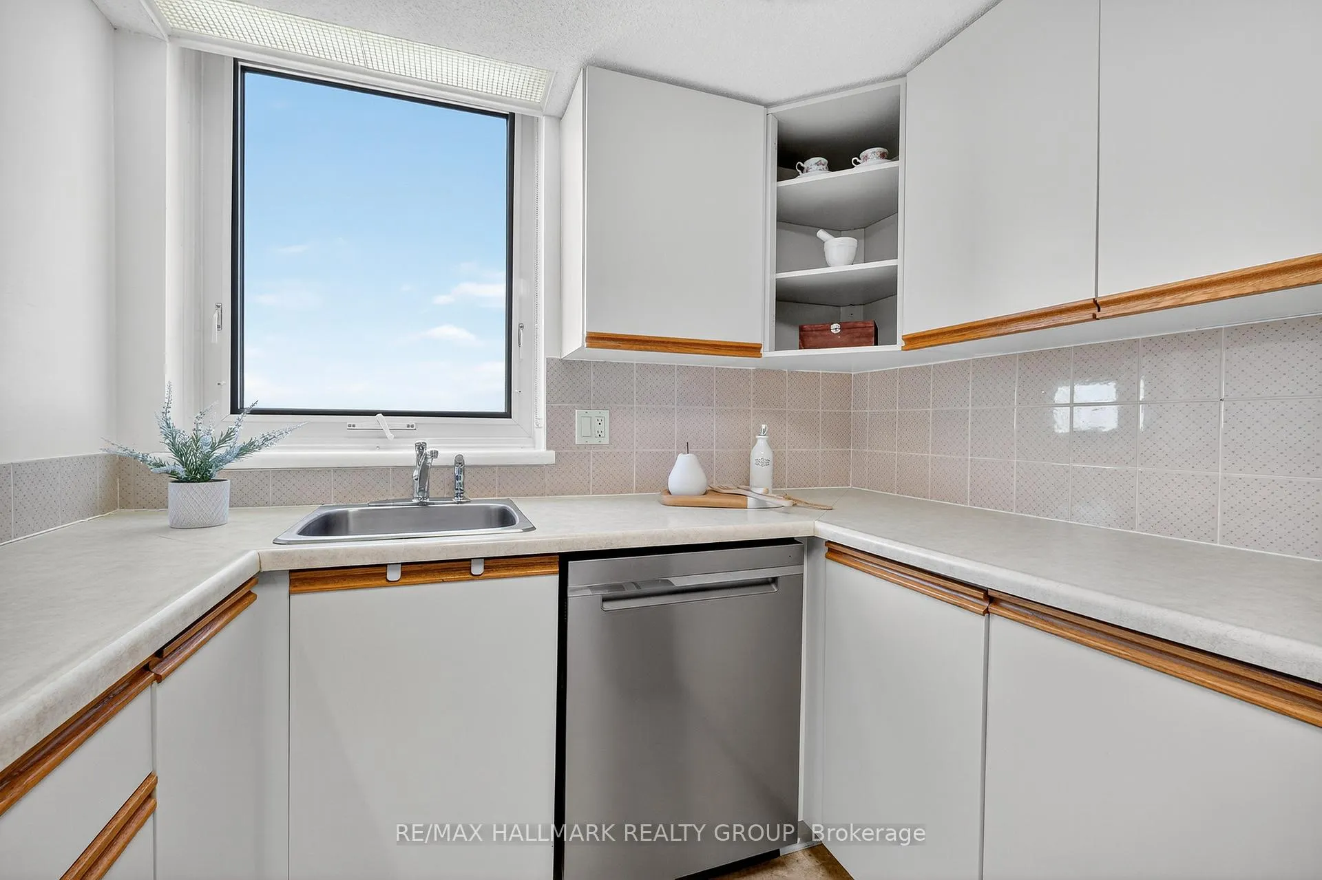Photo 22 of 80 Sandcastle Drive, Ottawa, Leslie Park — HOMEH
