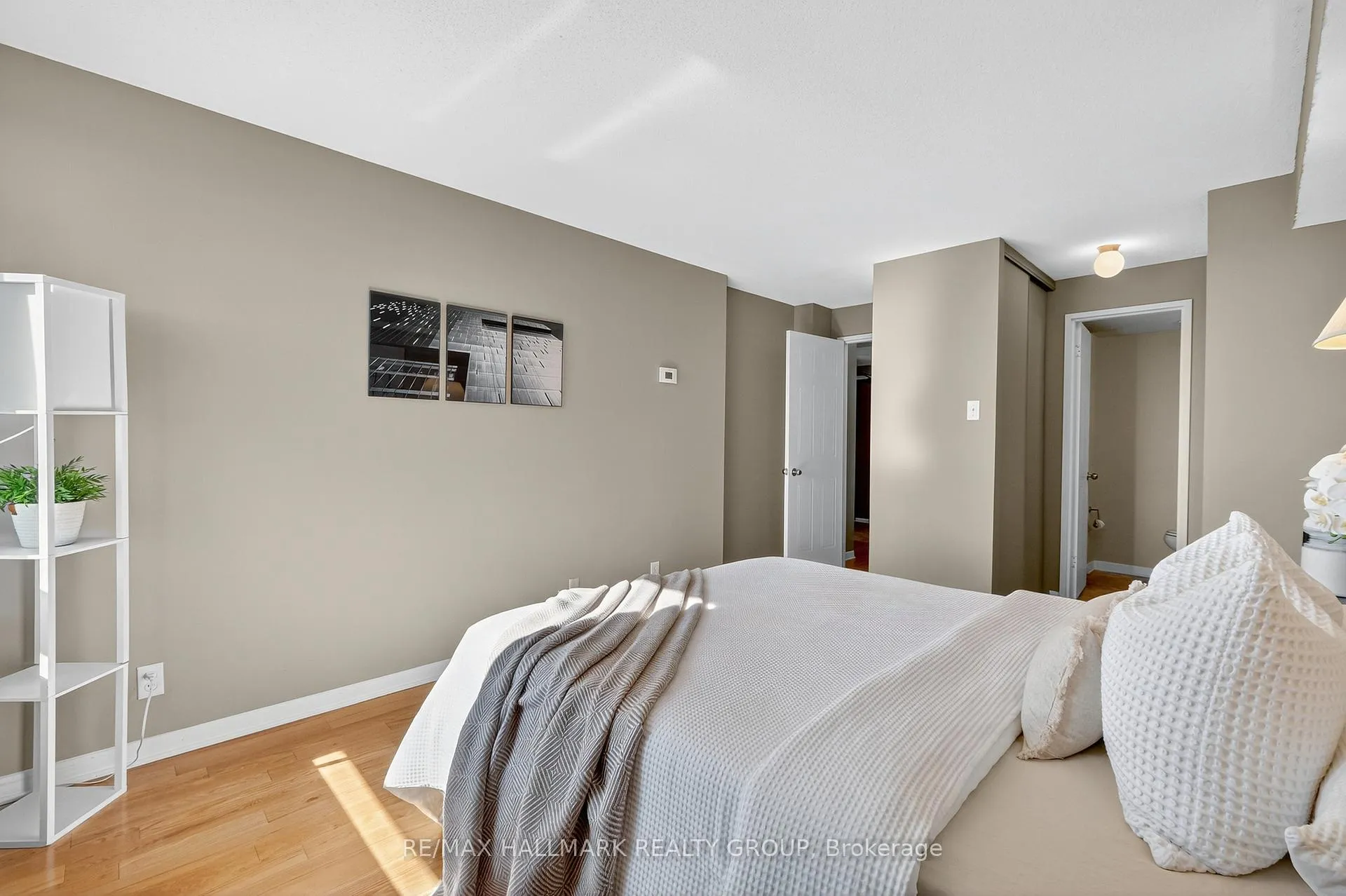 Photo 26 of 80 Sandcastle Drive, Ottawa, Leslie Park — HOMEH