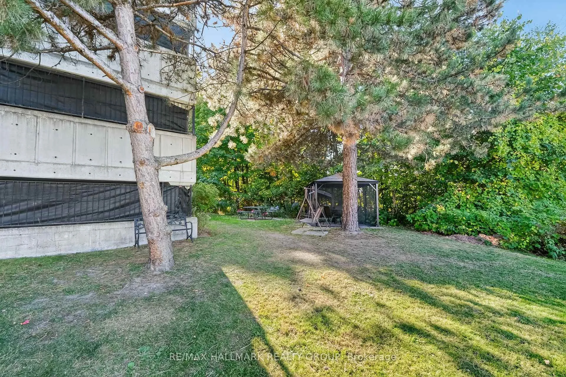 Photo 32 of 80 Sandcastle Drive, Ottawa, Leslie Park — HOMEH