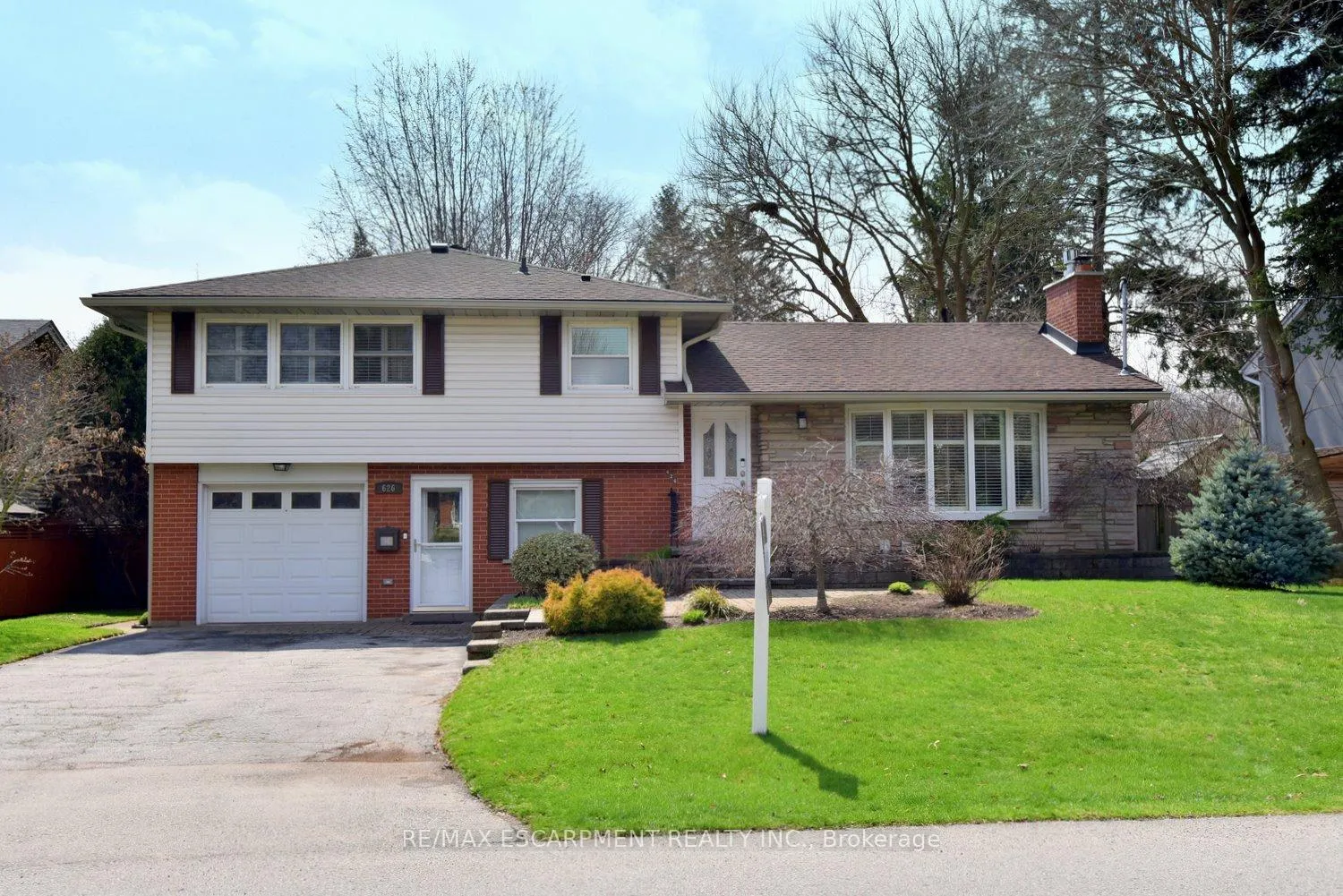 Photo 1 of 626 Vanderburgh Drive, Burlington, LaSalle — HOMEH