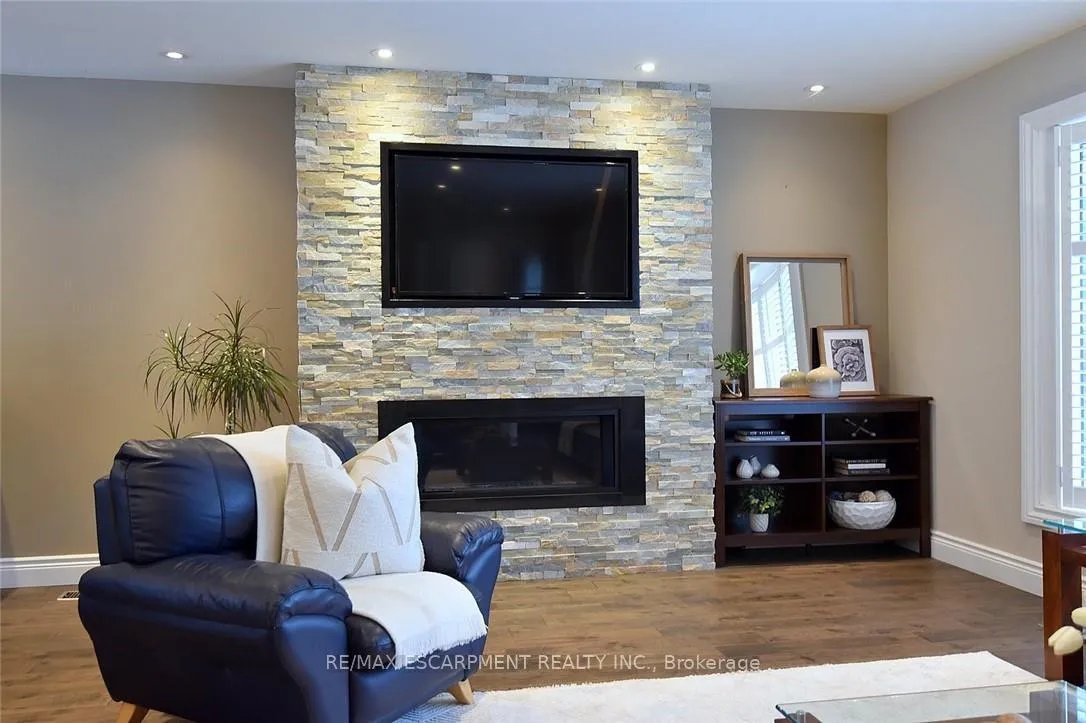 Photo 5 of 626 Vanderburgh Drive, Burlington, LaSalle — HOMEH