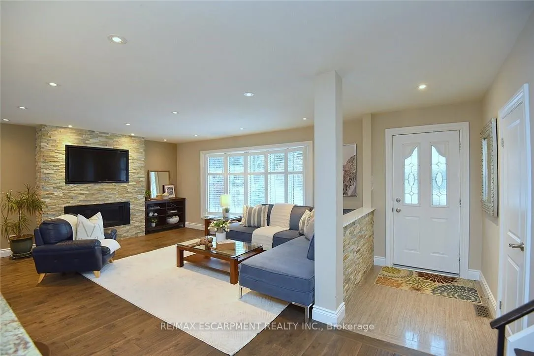 Photo 6 of 626 Vanderburgh Drive, Burlington, LaSalle — HOMEH