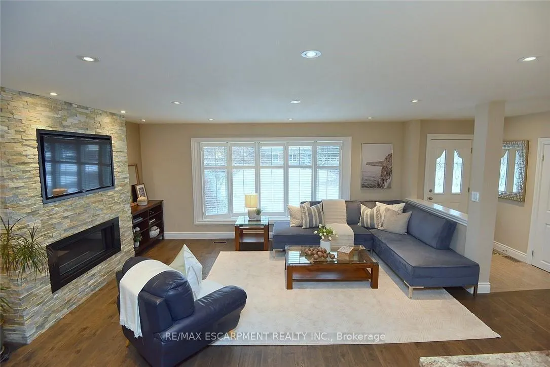 Photo 7 of 626 Vanderburgh Drive, Burlington, LaSalle — HOMEH