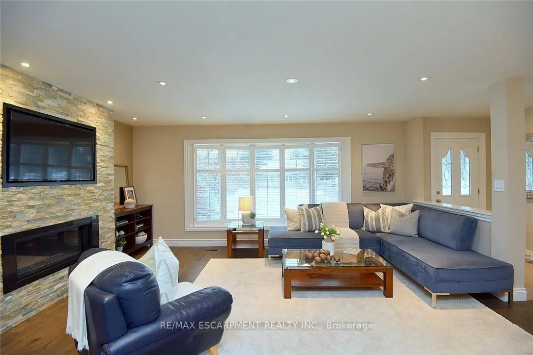Photo 10 of 626 Vanderburgh Drive, Burlington, LaSalle — HOMEH