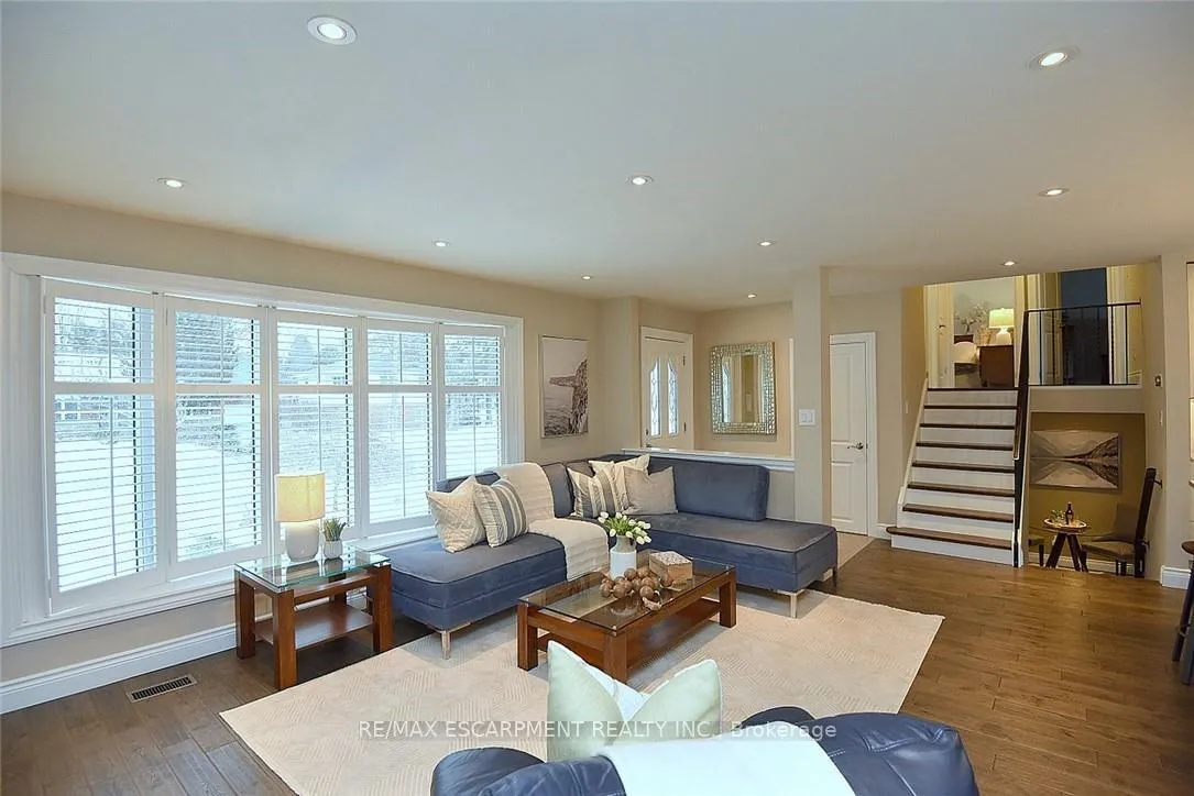 Photo 11 of 626 Vanderburgh Drive, Burlington, LaSalle — HOMEH