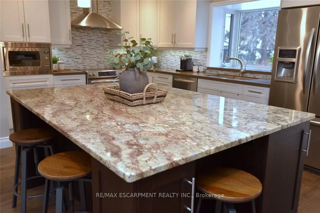 Photo 15 of 626 Vanderburgh Drive, Burlington, LaSalle — HOMEH