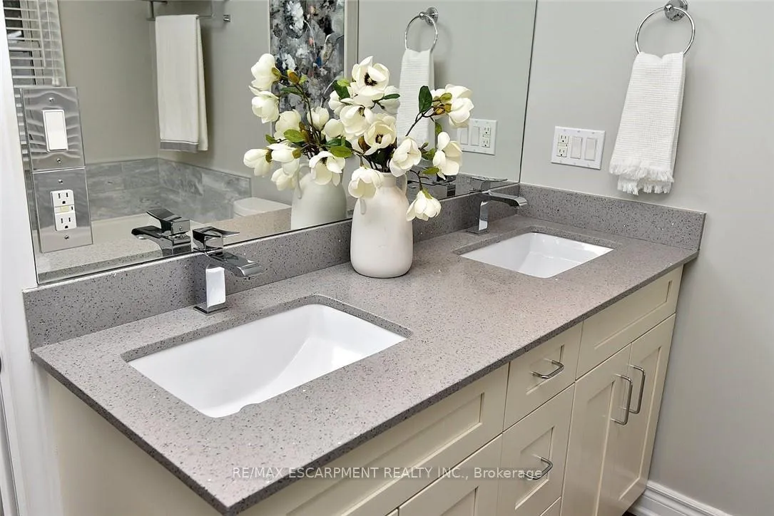 Photo 27 of 626 Vanderburgh Drive, Burlington, LaSalle — HOMEH