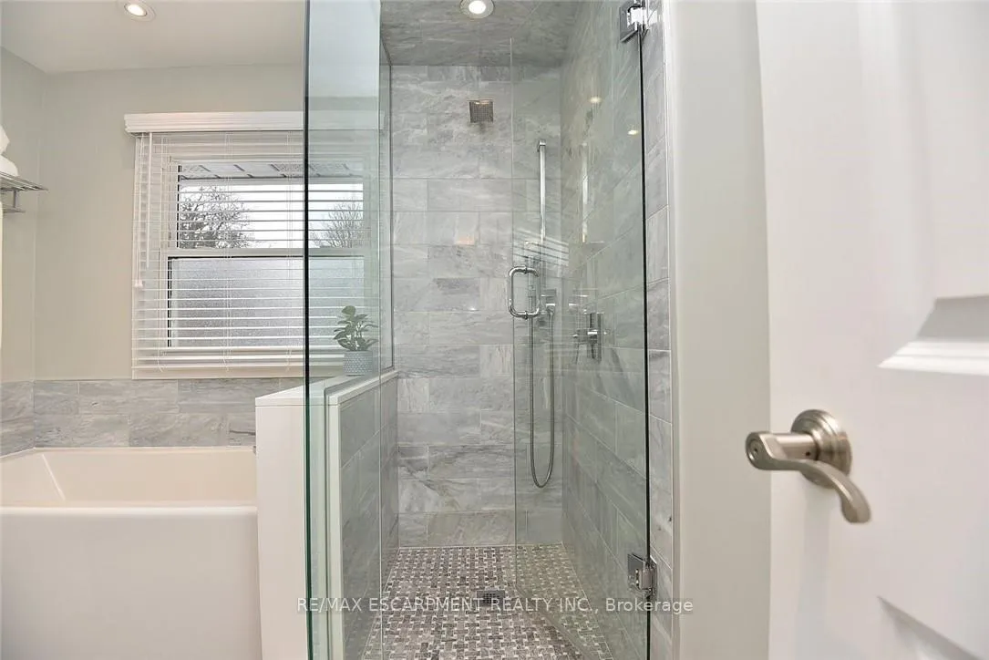 Photo 28 of 626 Vanderburgh Drive, Burlington, LaSalle — HOMEH