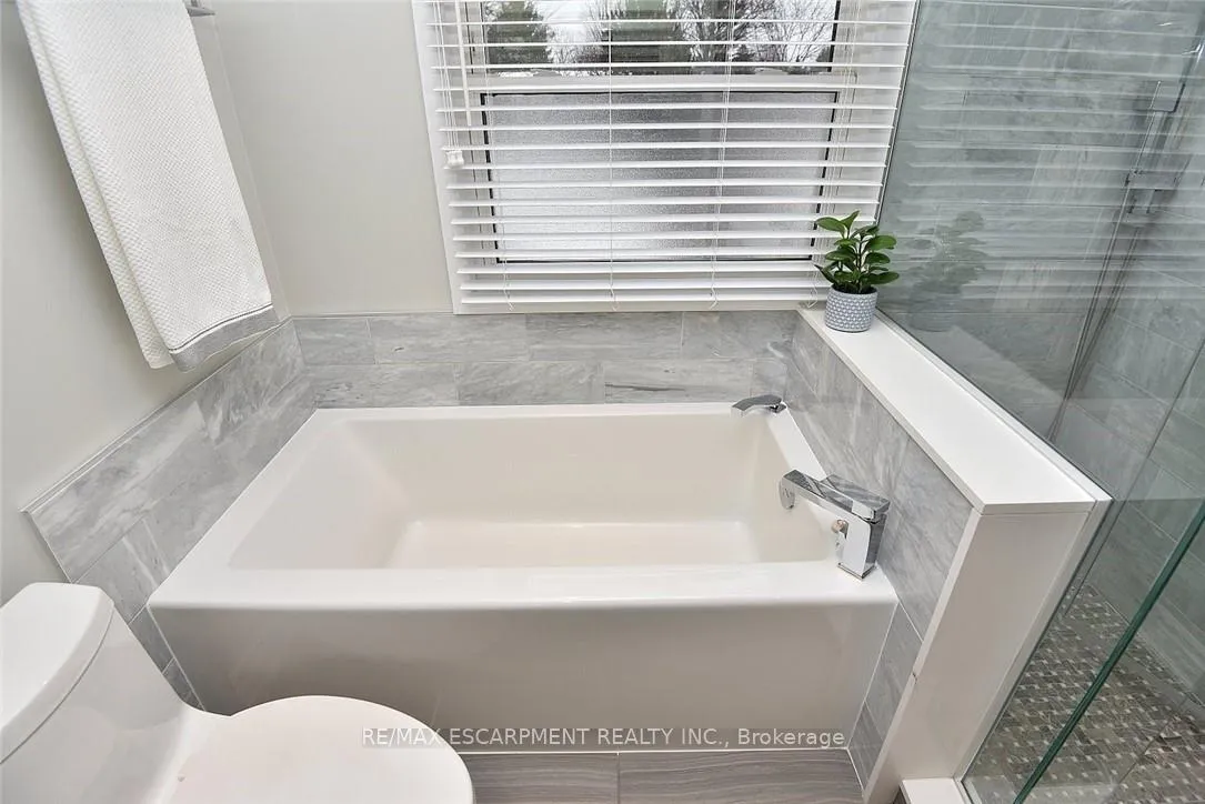 Photo 30 of 626 Vanderburgh Drive, Burlington, LaSalle — HOMEH