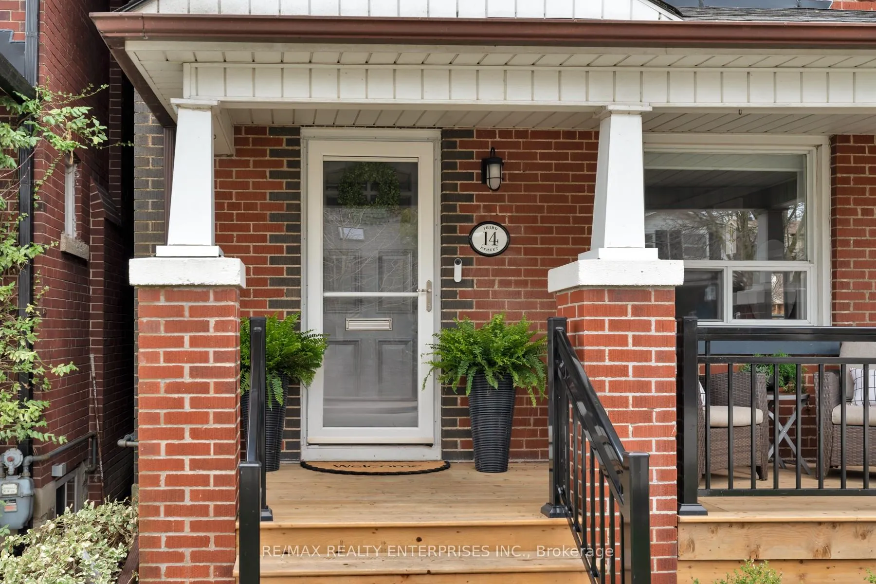 Photo 2 of 14 Third Street, Etobicoke, New Toronto — HOMEH