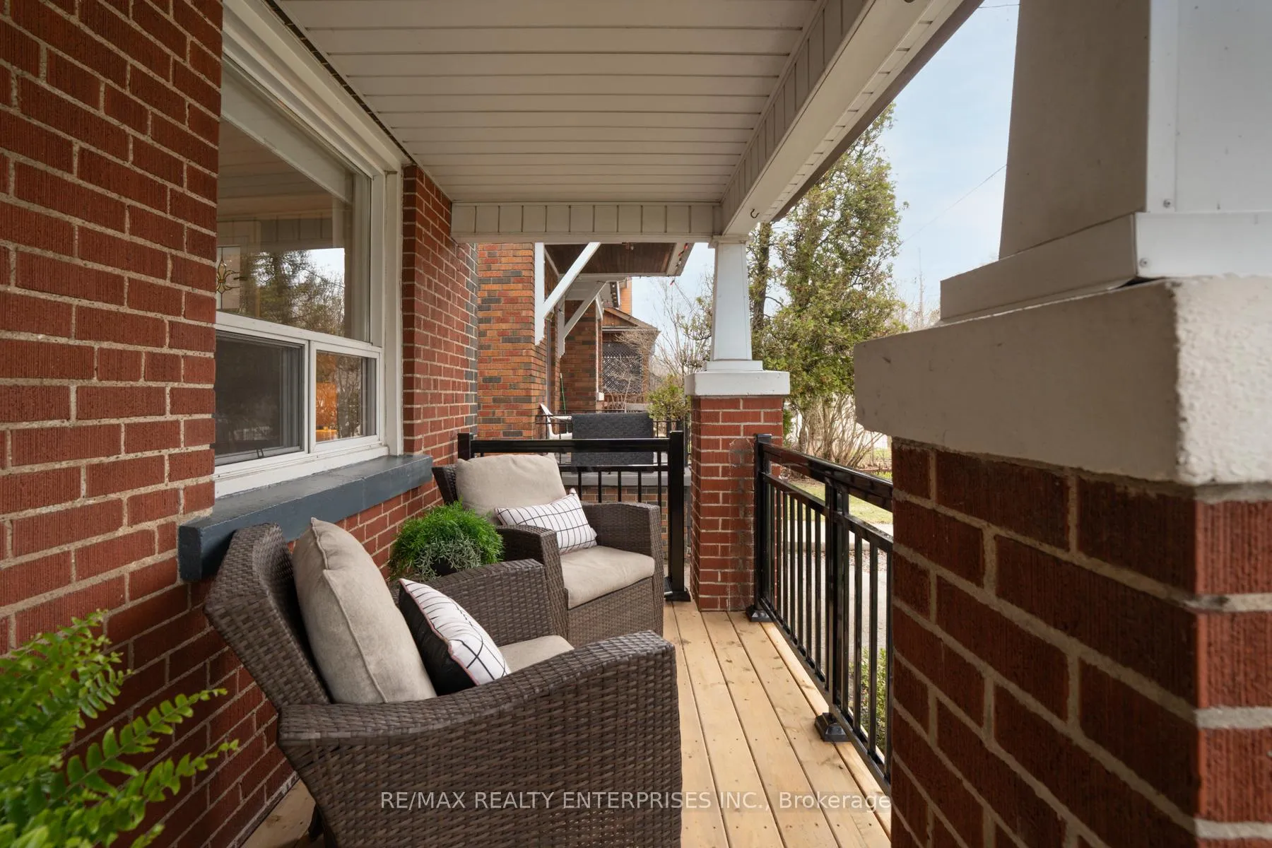 Photo 3 of 14 Third Street, Etobicoke, New Toronto — HOMEH