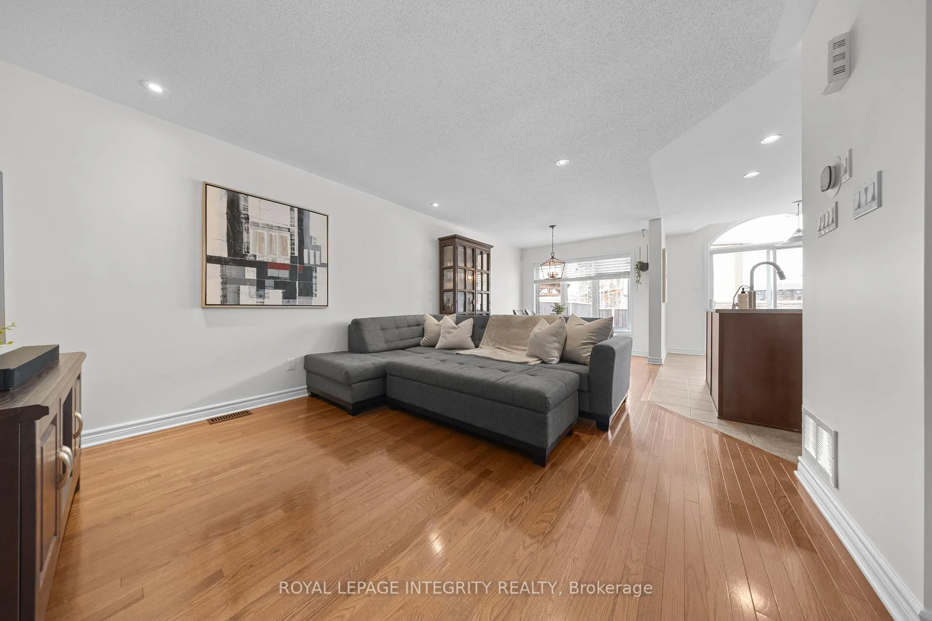 Photo 5 of 356 Ravenswood Way, Ottawa, Avalon East — HOMEH