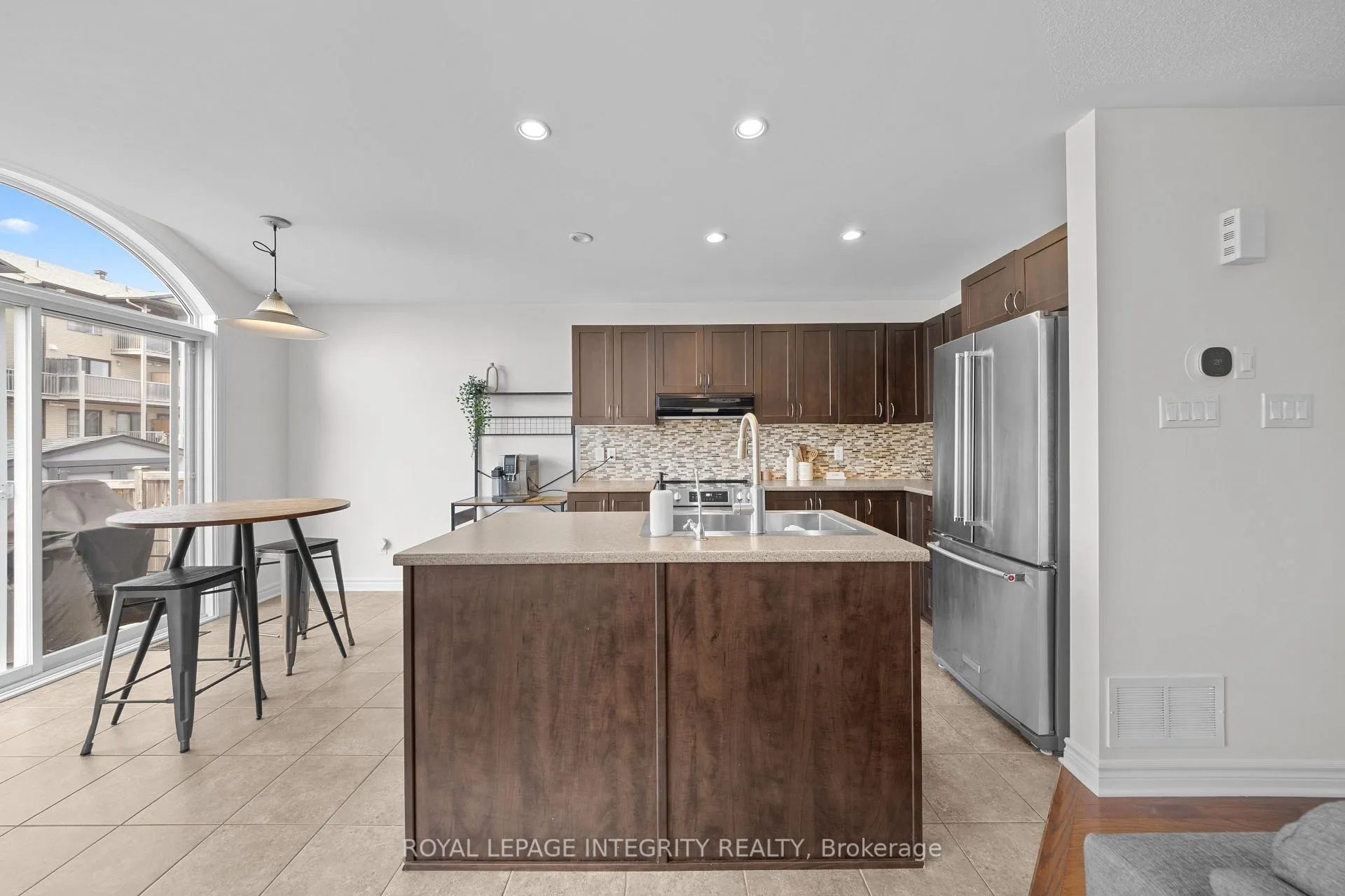 Photo 7 of 356 Ravenswood Way, Ottawa, Avalon East — HOMEH