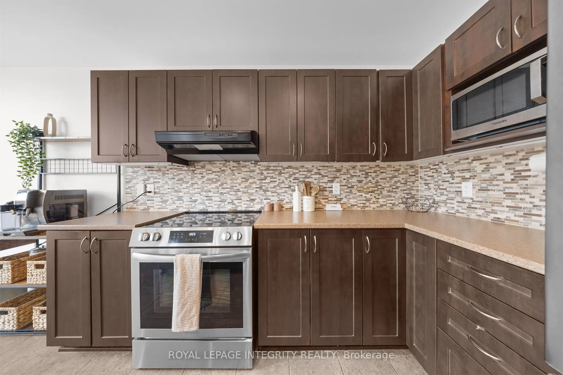 Photo 9 of 356 Ravenswood Way, Ottawa, Avalon East — HOMEH