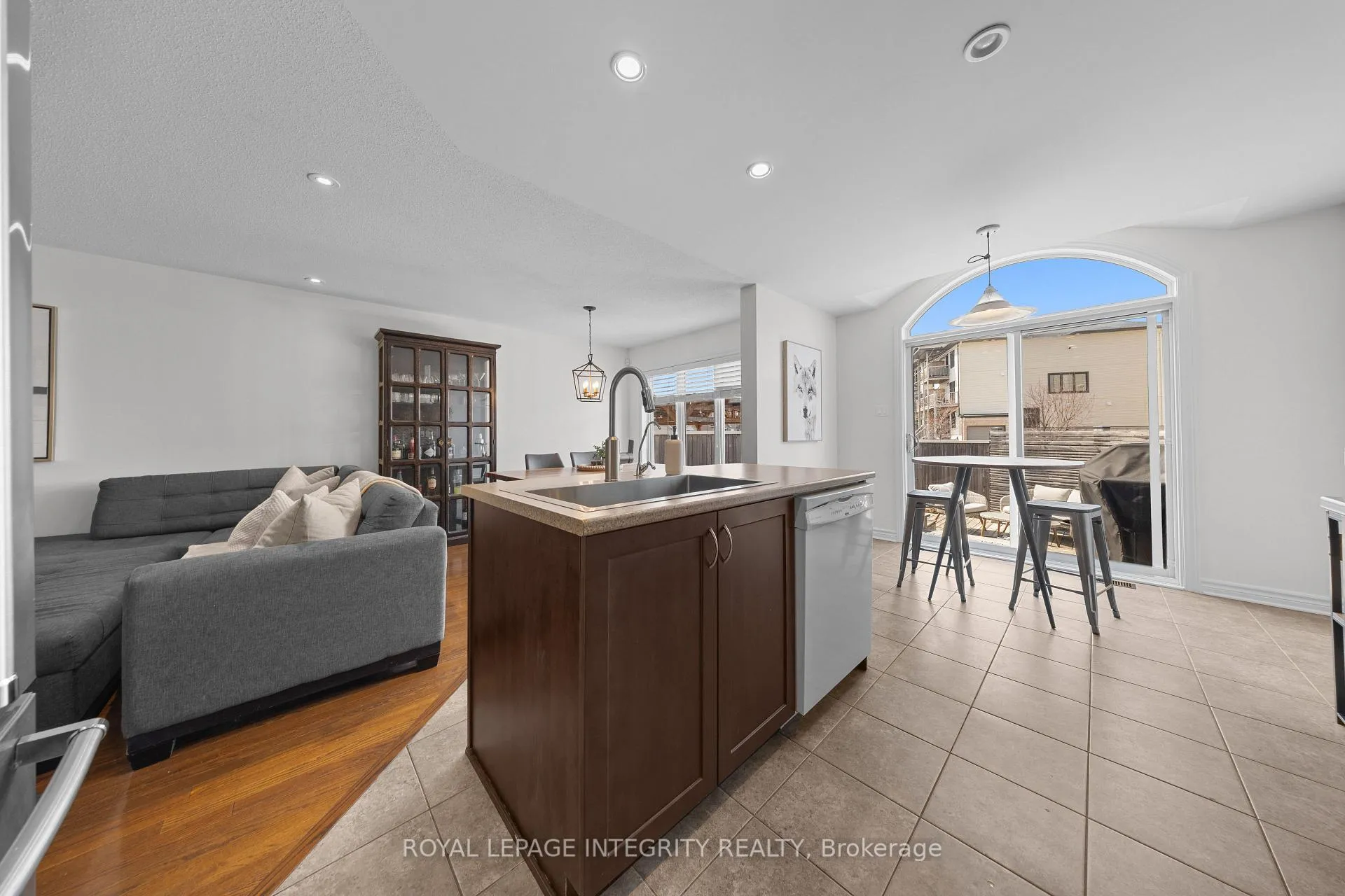 Photo 10 of 356 Ravenswood Way, Ottawa, Avalon East — HOMEH