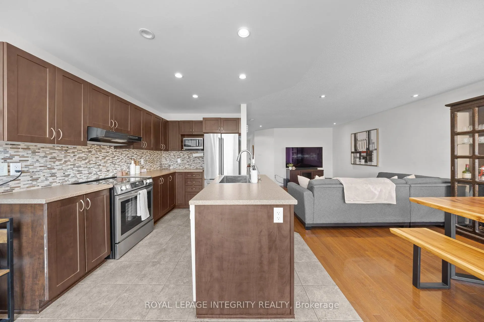 Photo 16 of 356 Ravenswood Way, Ottawa, Avalon East — HOMEH
