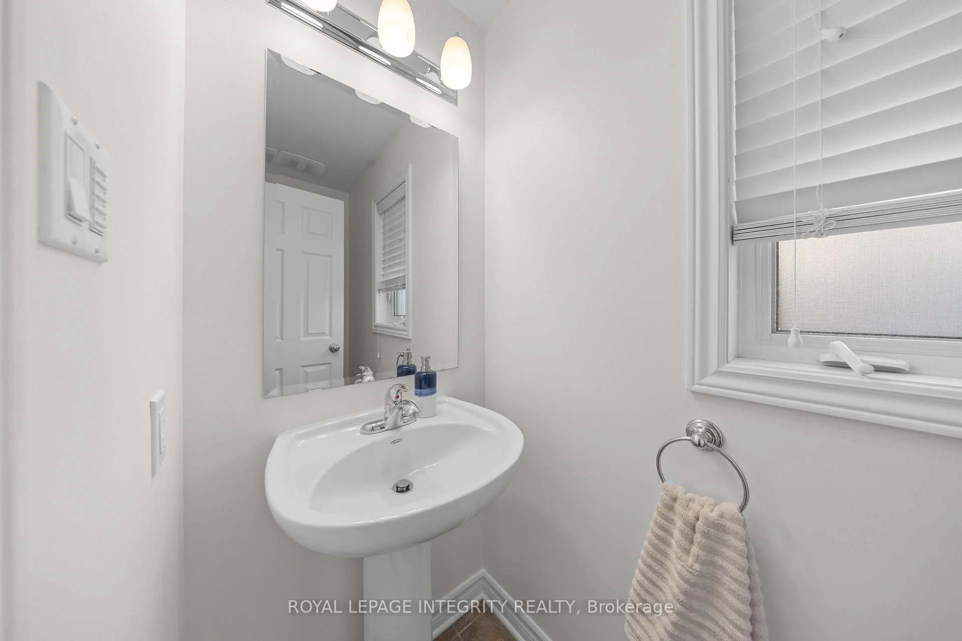 Photo 18 of 356 Ravenswood Way, Ottawa, Avalon East — HOMEH