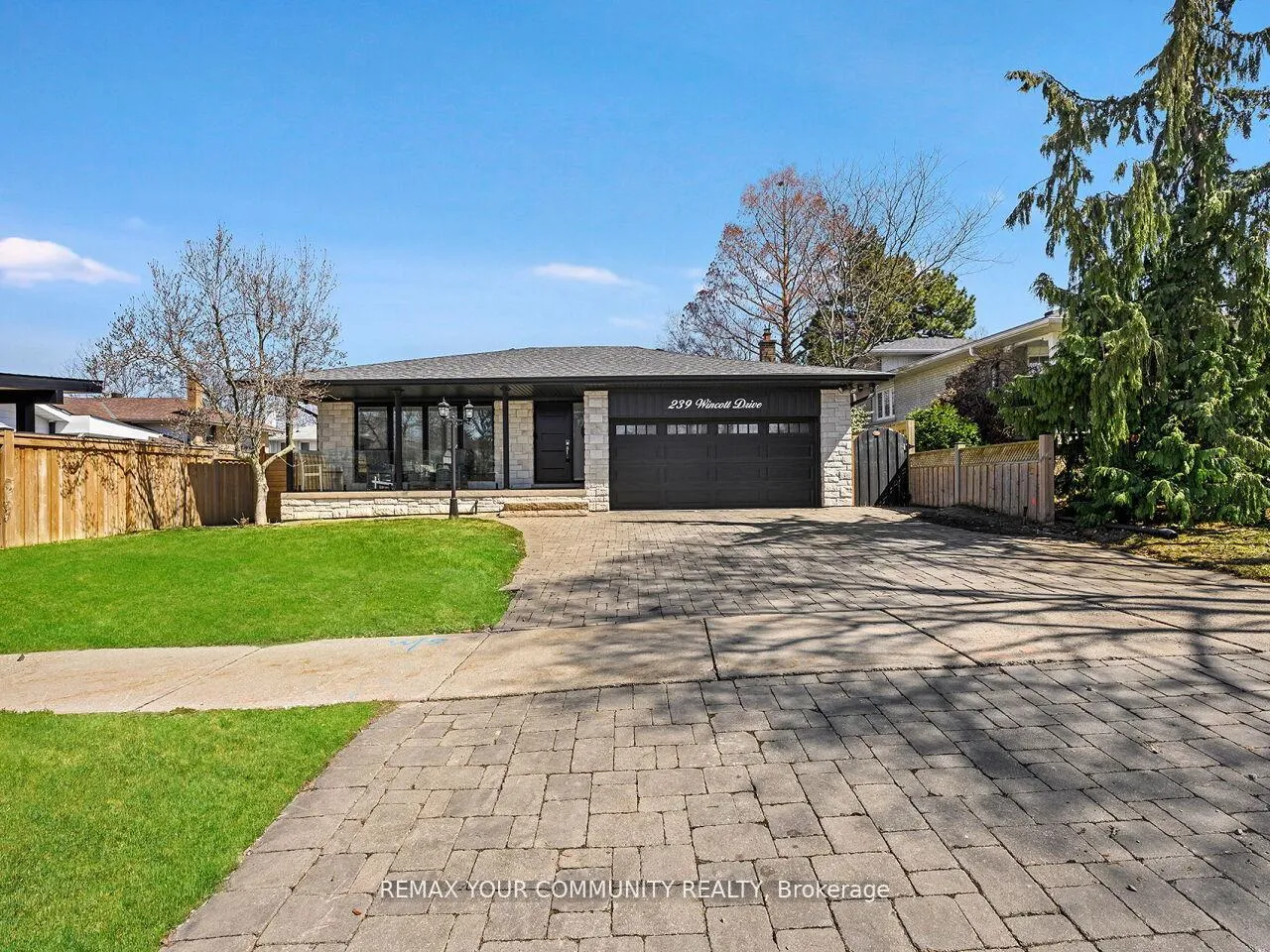 Photo 2 of 239 Wincott Drive, Etobicoke, Willowridge-Martingrove-Richview — HOMEH