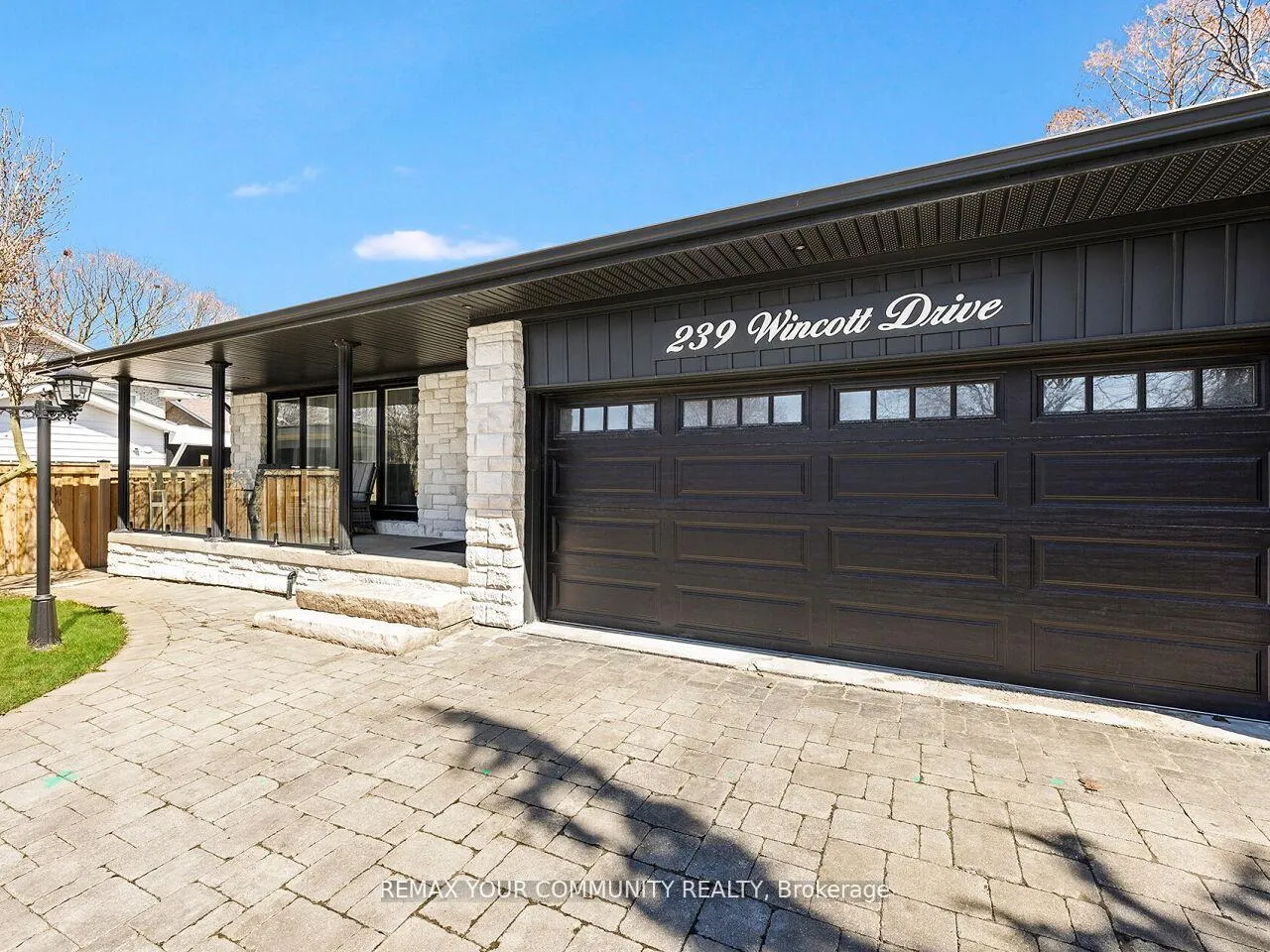Photo 3 of 239 Wincott Drive, Etobicoke, Willowridge-Martingrove-Richview — HOMEH