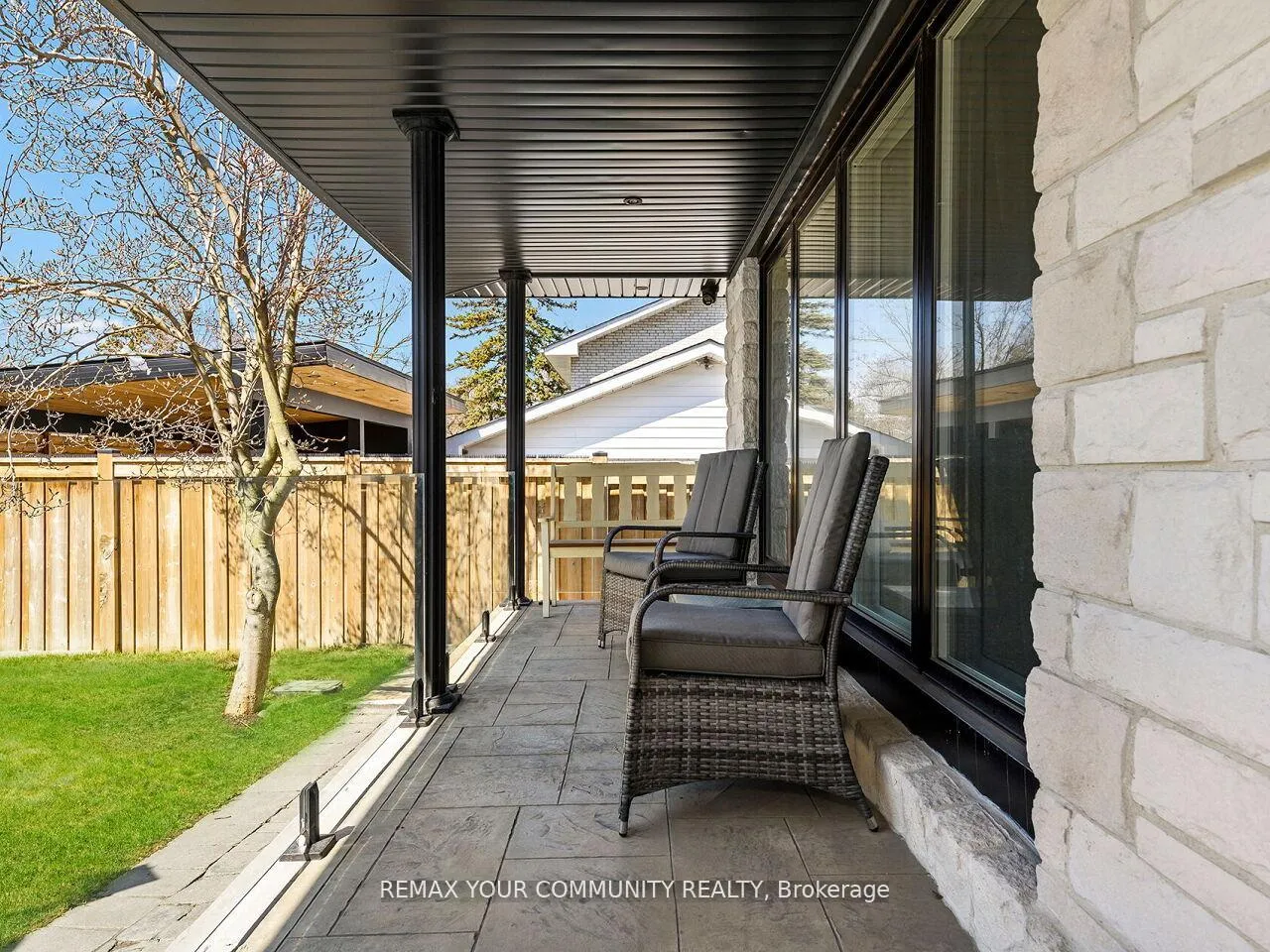 Photo 4 of 239 Wincott Drive, Etobicoke, Willowridge-Martingrove-Richview — HOMEH
