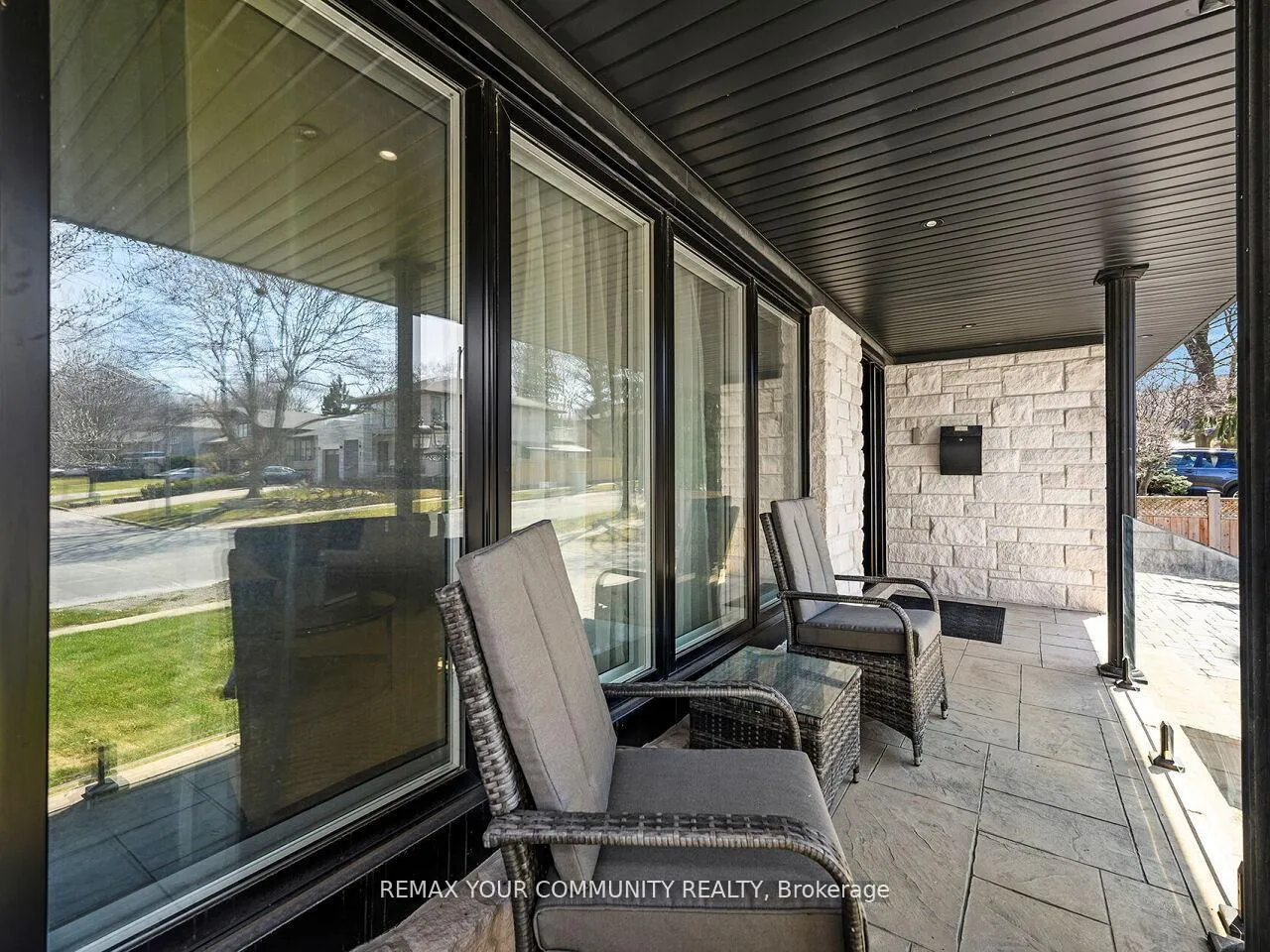 Photo 5 of 239 Wincott Drive, Etobicoke, Willowridge-Martingrove-Richview — HOMEH