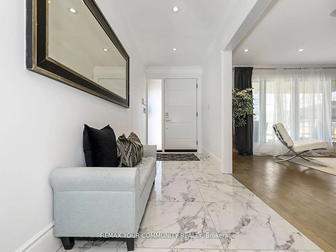 Photo 7 of 239 Wincott Drive, Etobicoke, Willowridge-Martingrove-Richview — HOMEH