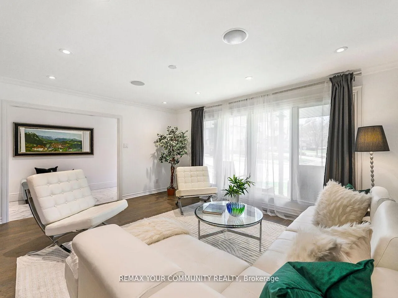 Photo 9 of 239 Wincott Drive, Etobicoke, Willowridge-Martingrove-Richview — HOMEH