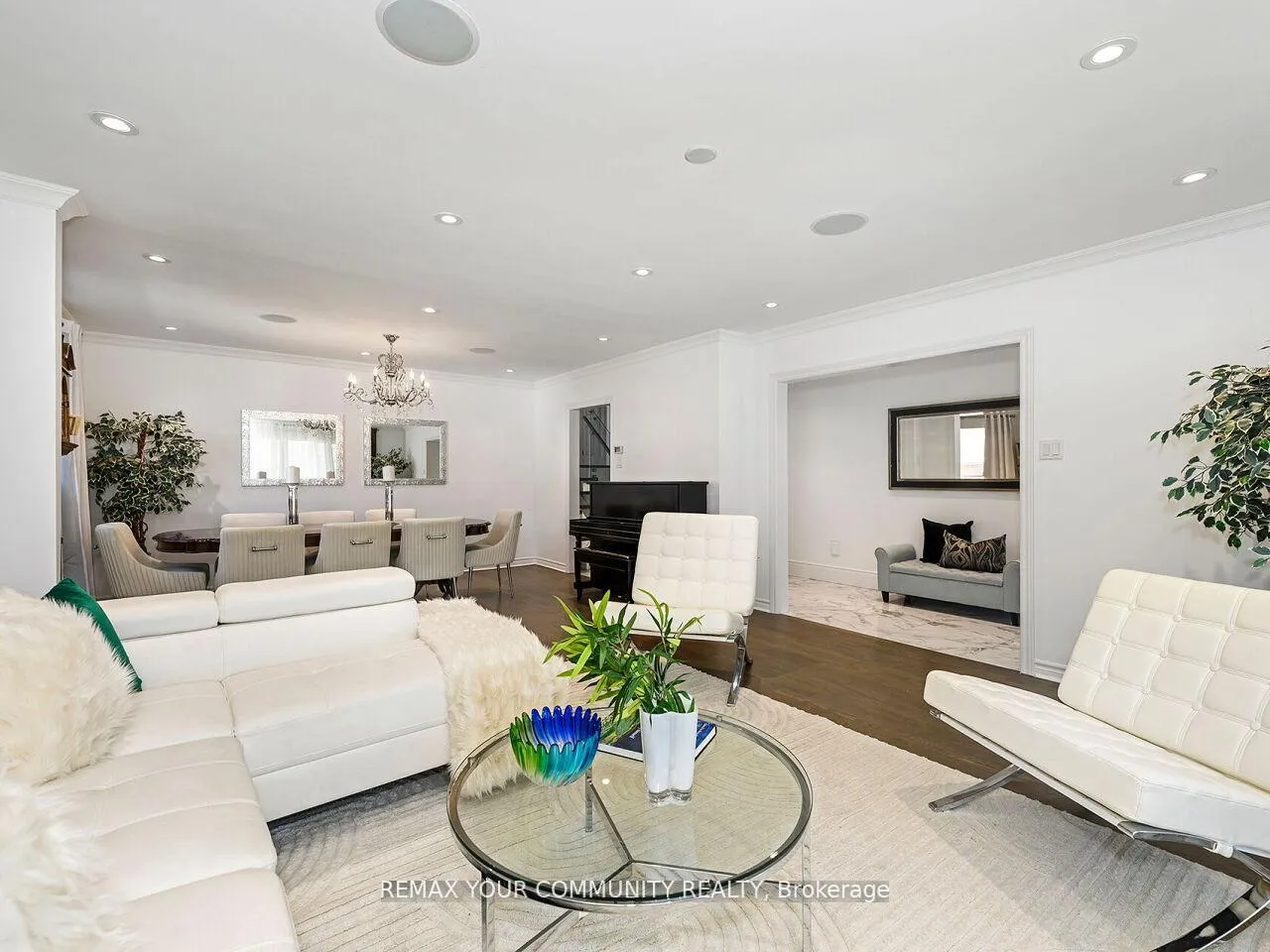 Photo 10 of 239 Wincott Drive, Etobicoke, Willowridge-Martingrove-Richview — HOMEH