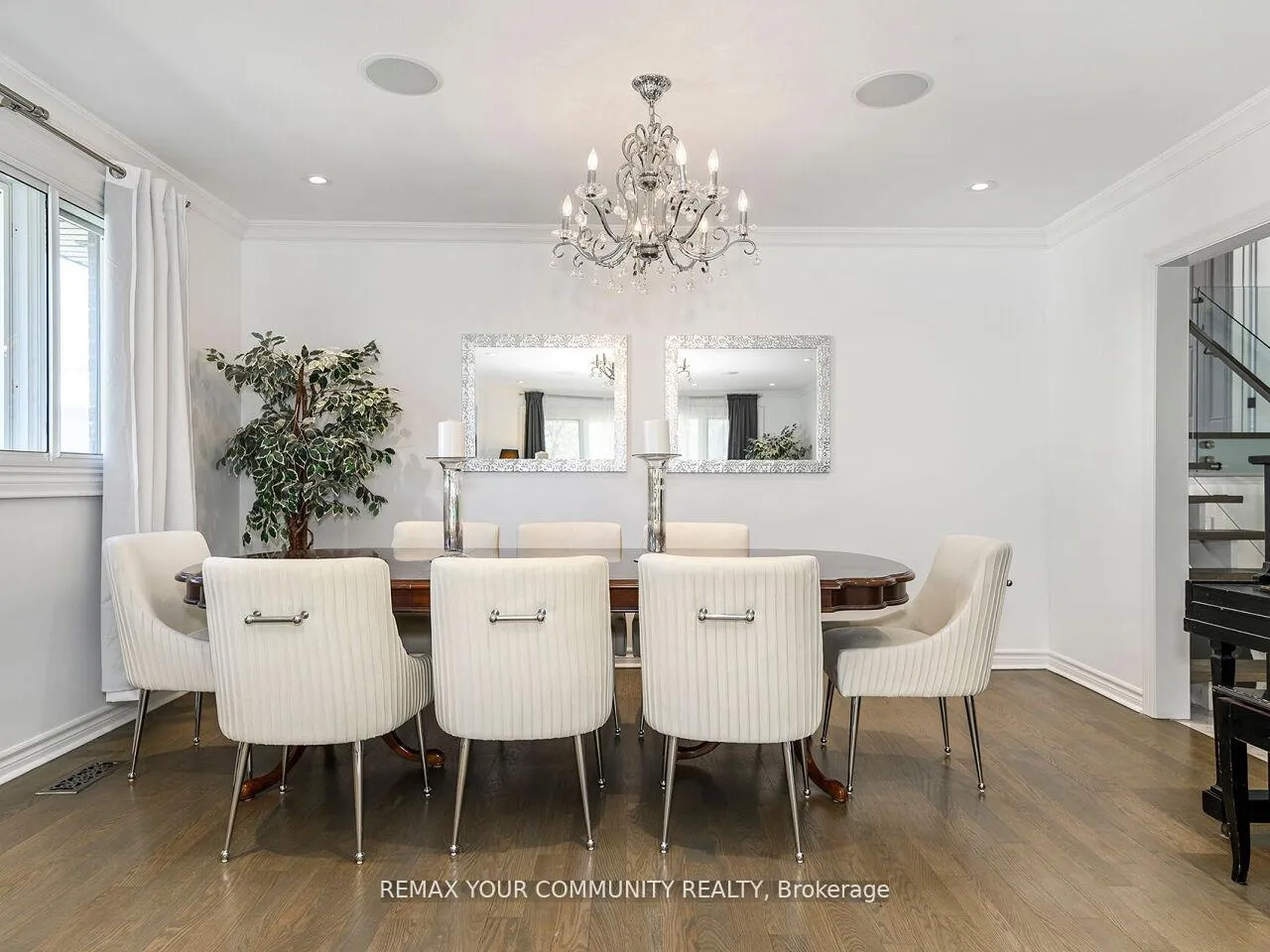 Photo 11 of 239 Wincott Drive, Etobicoke, Willowridge-Martingrove-Richview — HOMEH
