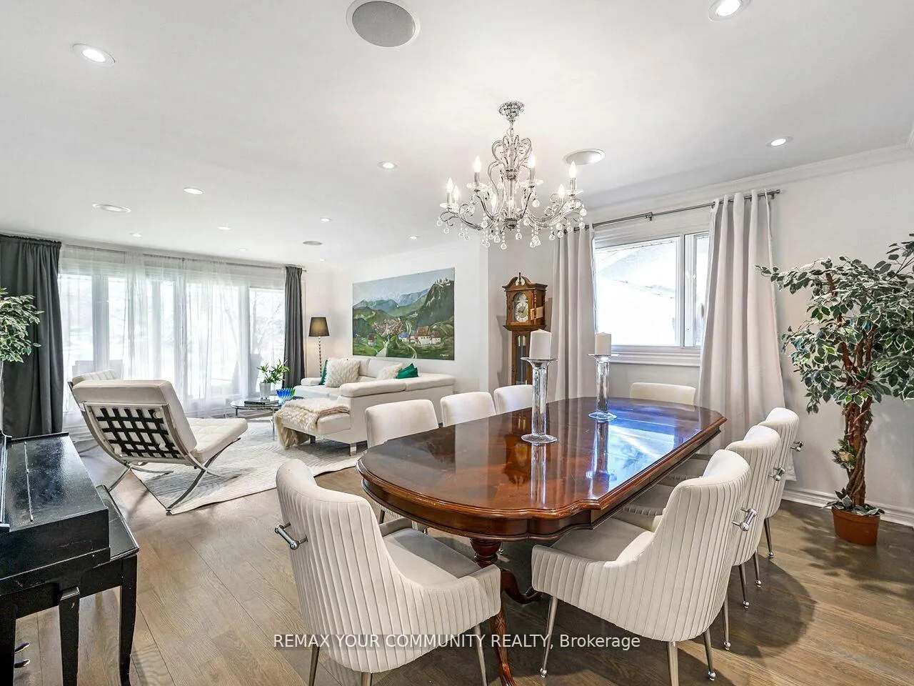 Photo 12 of 239 Wincott Drive, Etobicoke, Willowridge-Martingrove-Richview — HOMEH