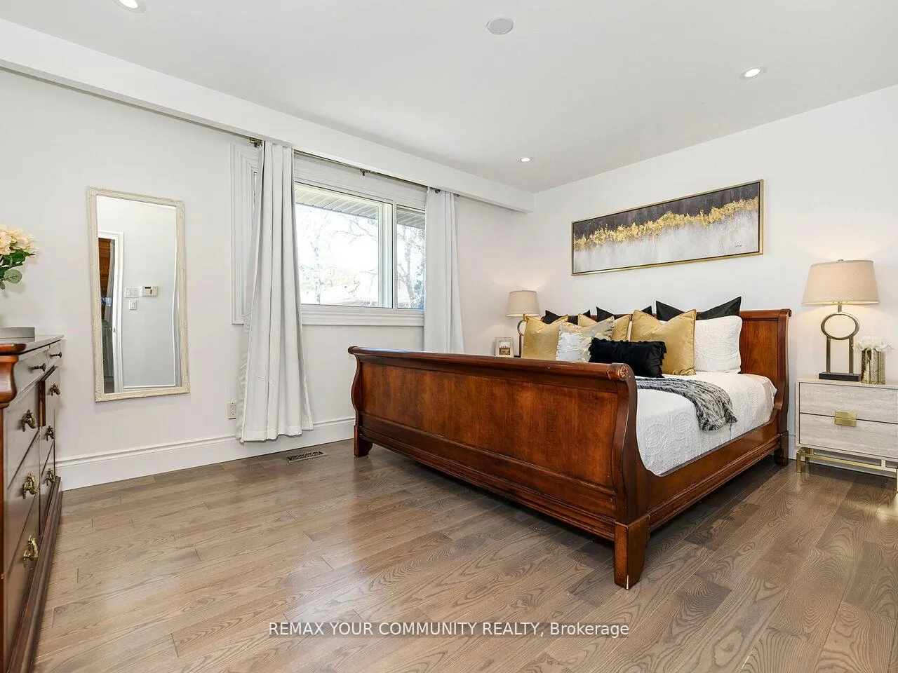 Photo 18 of 239 Wincott Drive, Etobicoke, Willowridge-Martingrove-Richview — HOMEH