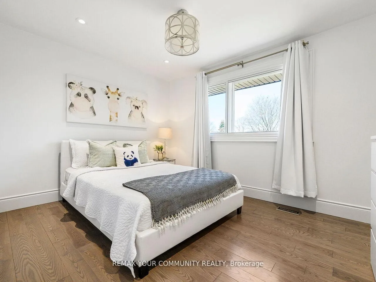 Photo 20 of 239 Wincott Drive, Etobicoke, Willowridge-Martingrove-Richview — HOMEH