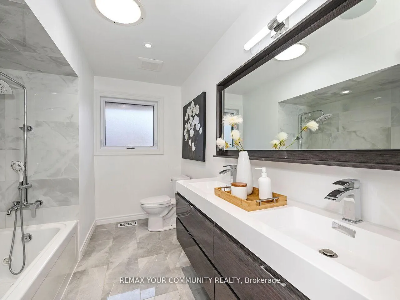 Photo 22 of 239 Wincott Drive, Etobicoke, Willowridge-Martingrove-Richview — HOMEH