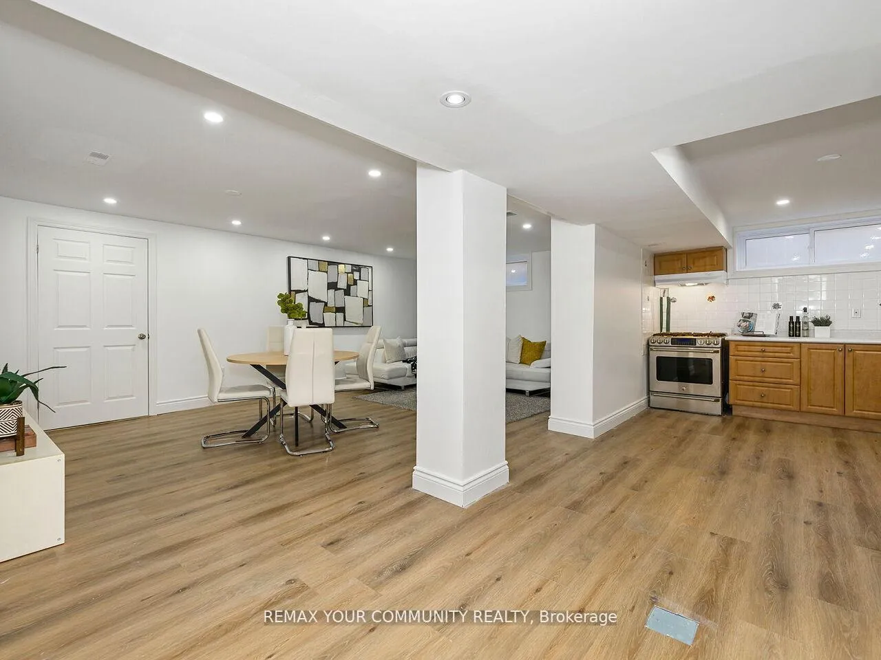 Photo 32 of 239 Wincott Drive, Etobicoke, Willowridge-Martingrove-Richview — HOMEH