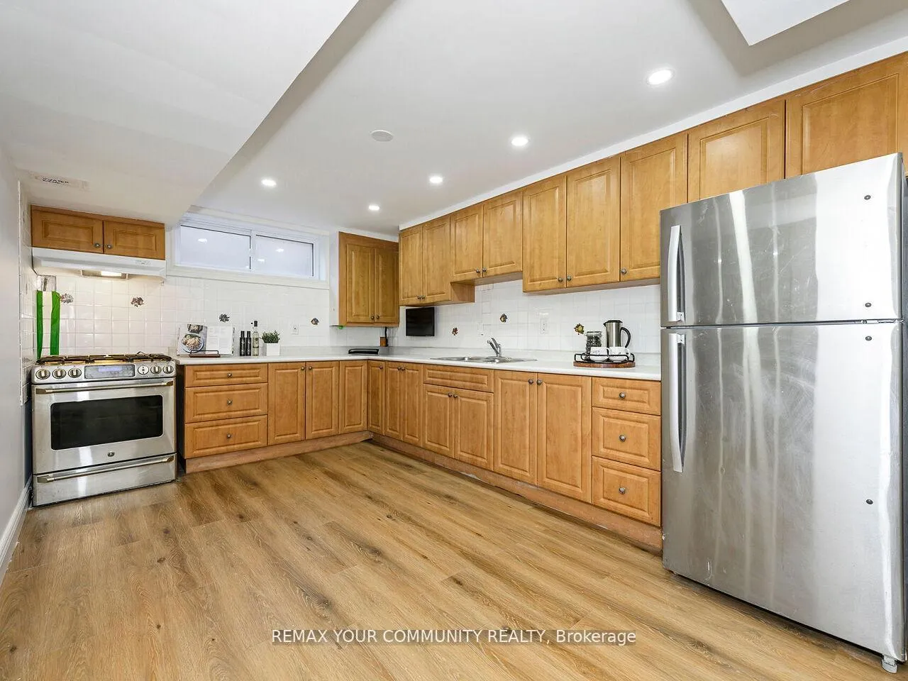 Photo 33 of 239 Wincott Drive, Etobicoke, Willowridge-Martingrove-Richview — HOMEH