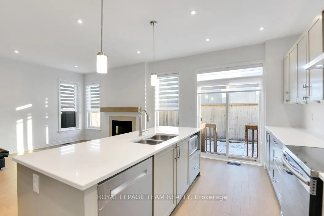 Photo 16 of 102 Crevasse Road, Ottawa, Mer Bleue/Bradley Estates/Anderson Park — HOMEH