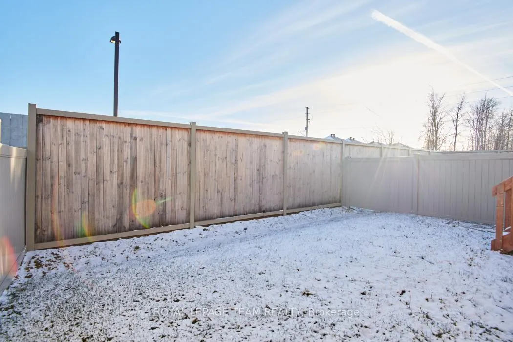 Photo 33 of 102 Crevasse Road, Ottawa, Mer Bleue/Bradley Estates/Anderson Park — HOMEH