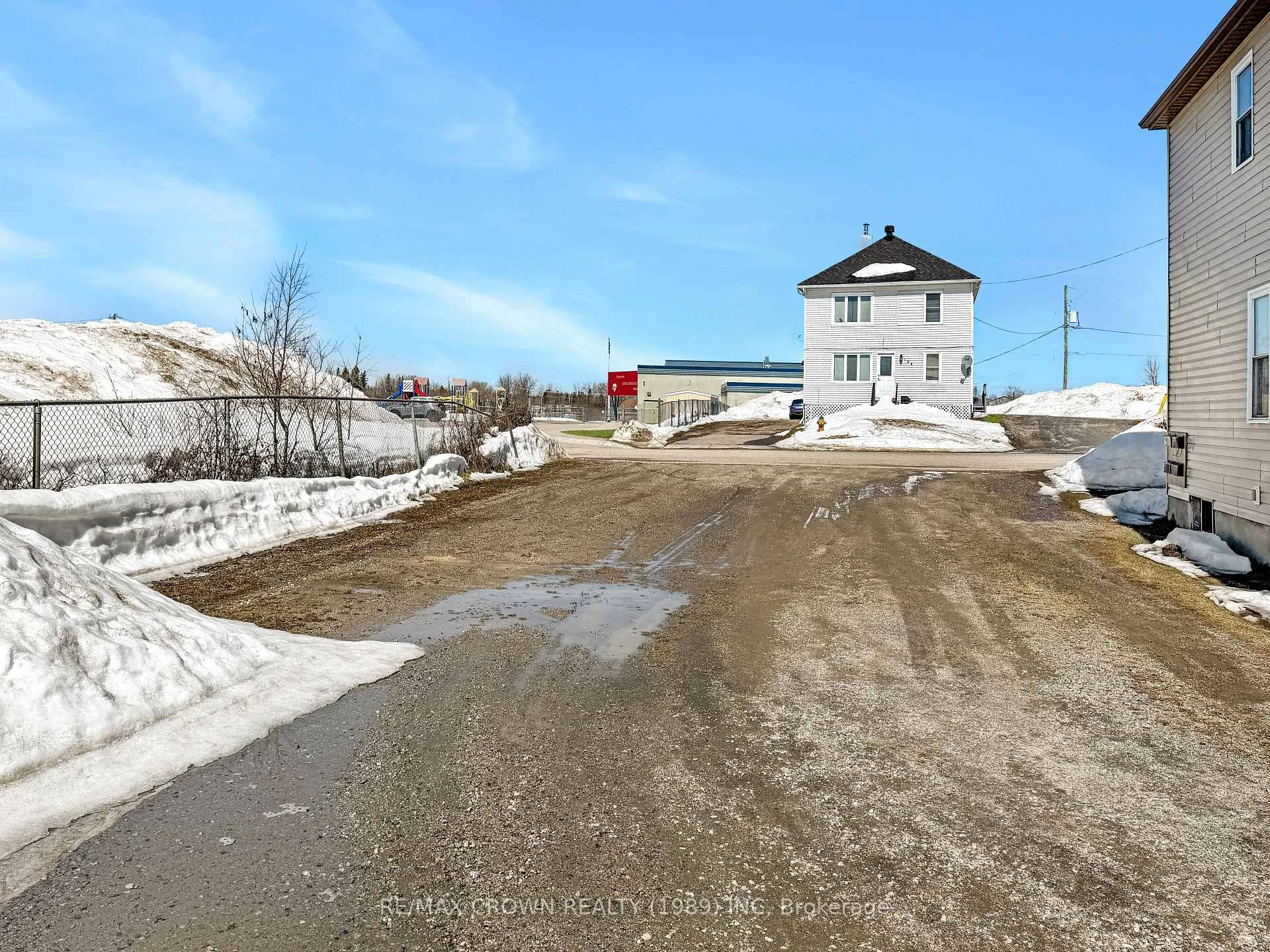 Photo 5 of 119 Byng Avenue, Kapuskasing — HOMEH