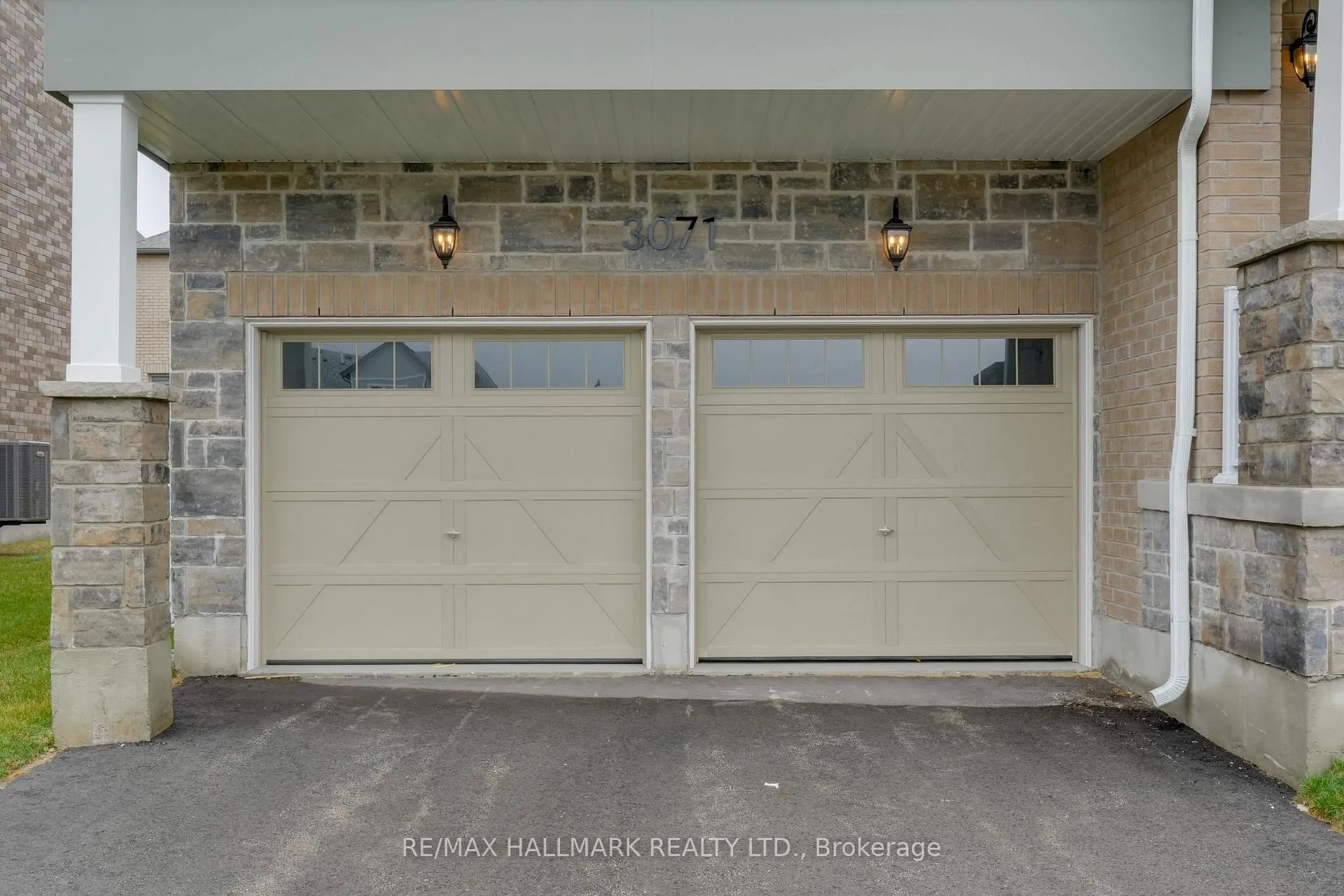 Photo 3 of 3071 Ireton Street, Innisfil, Rural Innisfil — HOMEH