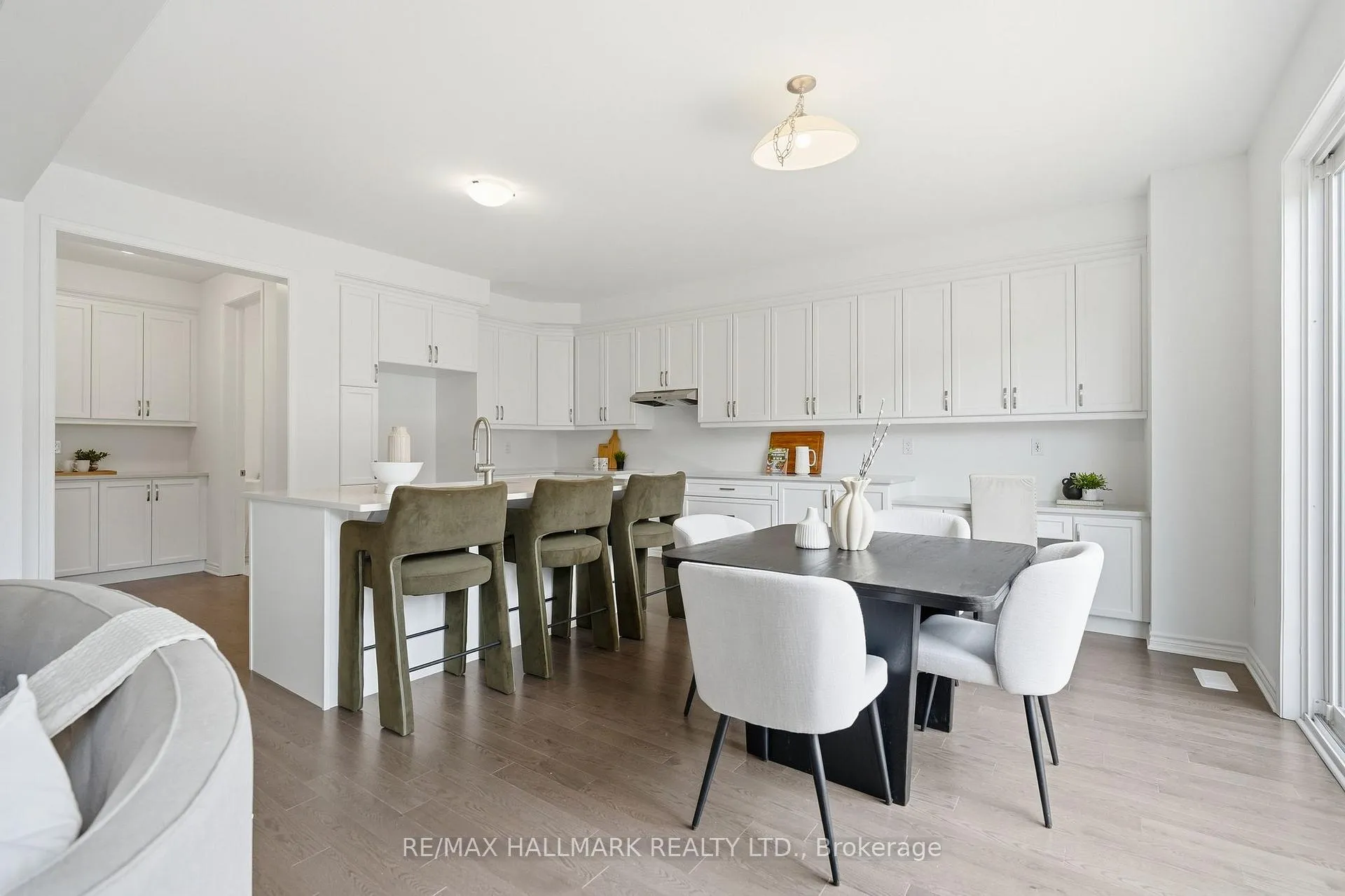 Photo 11 of 3071 Ireton Street, Innisfil, Rural Innisfil — HOMEH