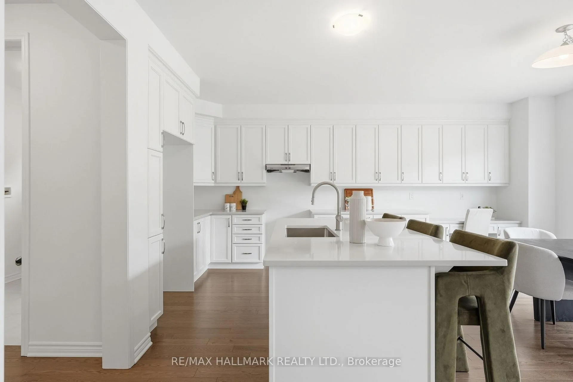 Photo 12 of 3071 Ireton Street, Innisfil, Rural Innisfil — HOMEH