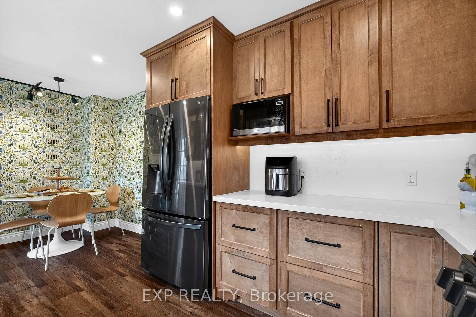 Photo 18 of 230 Glenwood Crescent, Oshawa, Centennial — HOMEH